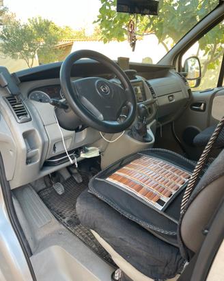 Opel vivaro pulmino