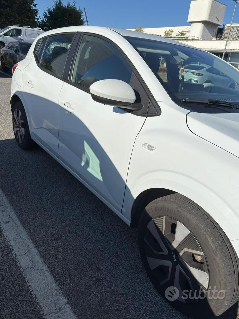 Dacia Sandero 2024 photo 2