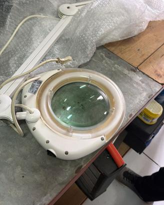 lampada per estetica da tavolo