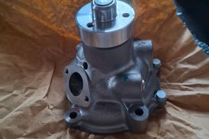 Pompa acqua trattore