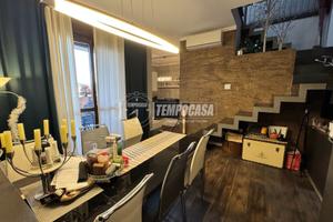 RIF. 501 - ELEGANTE DUPLEX CON TERRAZZO, BOX E POS