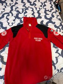 Pile, maglione croce rossa