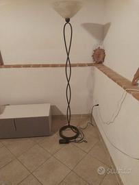 Lampada con piantana