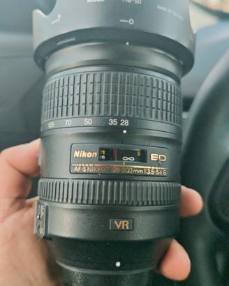 Nikon 28-300 vr