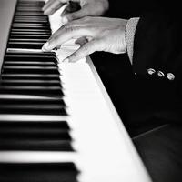 Insegnante americano di pianoforte e canto