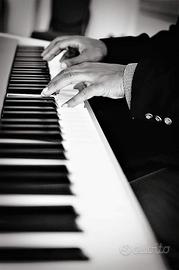 Insegnante americano di pianoforte e canto