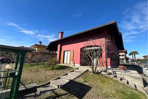 Villa a Varallo Pombia