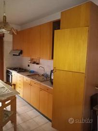 Cucina componibile Ferretti con tavolo da pranzo