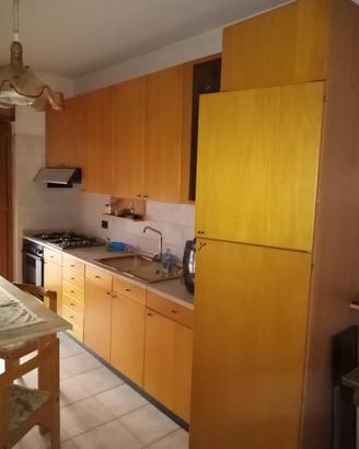 Cucina componibile Ferretti con tavolo da pranzo