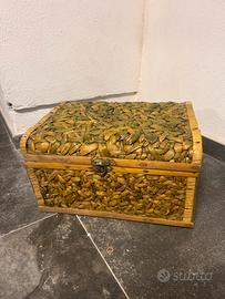 Baule di legno e vimini verde pistacchio