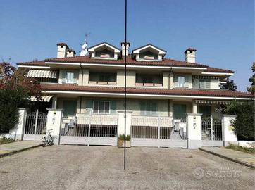 Immobile in asta di 352 m² con 3 locali e box auto