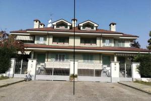 Immobile in asta di 352 m² con 3 locali e box auto