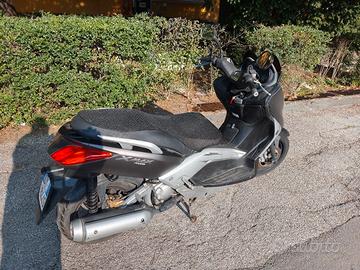 scooter Yamaha x-max 250