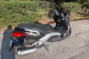 scooter Yamaha x-max 250
