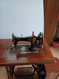 Macchina da cucire d'epoca
