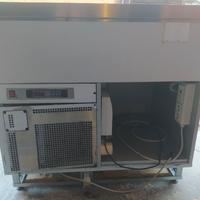 Vetrina  refrigerata statica da bar.