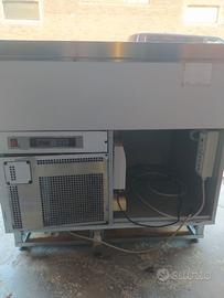 Vetrina  refrigerata statica da bar.