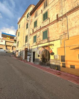 2 LOCALI A GENZANO DI ROMA