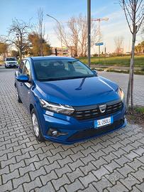 Dacia Sandero benzina cambio automatico.