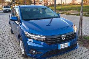 Dacia Sandero benzina cambio automatico.