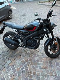 Yamaha XSR 125 (2022) Solo 2700 km Pari al nuovo