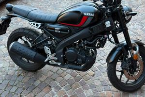 Yamaha XSR 125 (2022) Solo 2700 km Pari al nuovo