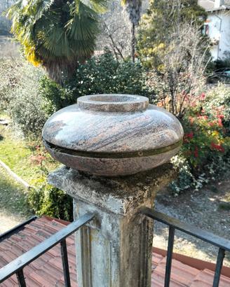 Portavaso da esterno in granito
