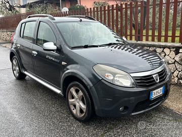 Dacia Sandero 1.6 gpl Stepway testata da rifare