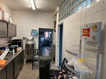 Bar con laboratorio pasticceria