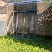 1vetrata finesa con porta incentro per negozio