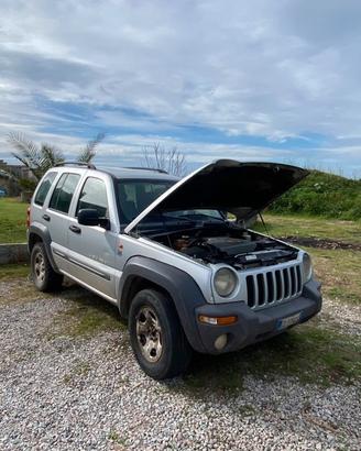 jeep cherokee 2.8 motore e cambio e ricambi vari