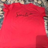 T-Shirt donna con scritta “Smile”