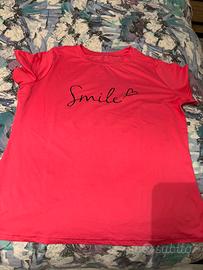 T-Shirt donna con scritta “Smile”