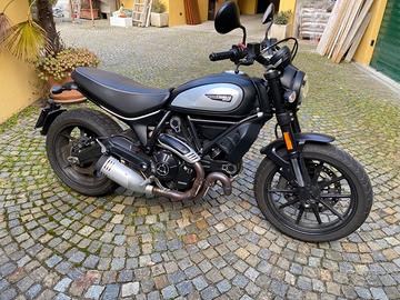 Ducati scrambler Icon Dark 800