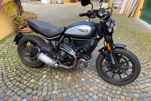 Ducati scrambler Icon Dark 800