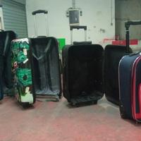 Quattro valigie trolley impilabili una nell'altra