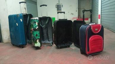 Quattro valigie trolley impilabili una nell'altra