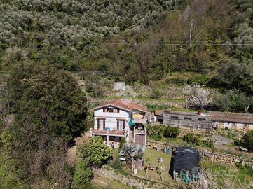 VILLA SINGOLA A MONTALTO LIGURE