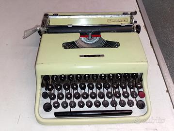 macchina da scrivere Olivetti  lettera 22
