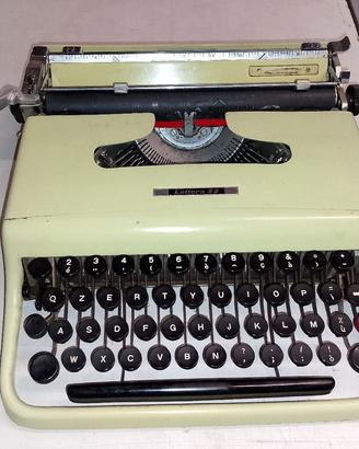 macchina da scrivere Olivetti  lettera 22
