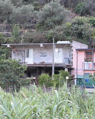 terreno con stabile Briga messina