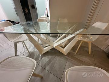 Tavolo design , base vetro e struttura in legno