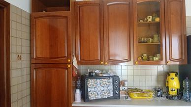 Cucina + tavolo + sedie