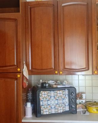 Cucina + tavolo + sedie