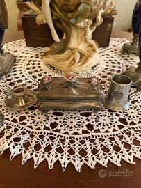 Set di oggetti in peltro battuto a mano