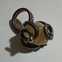 anello in argento con pietra naturale