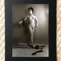 RARA . Stampa Unica : “Modella Nuda in Piedi 01”