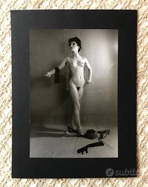 RARA . Stampa Unica : “Modella Nuda in Piedi 01”