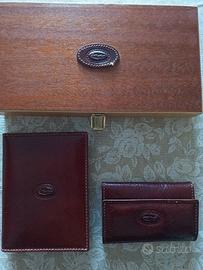 portafoglio e portachiavi in pelle 