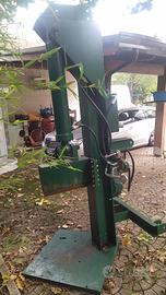 Spaccalegna per trattore